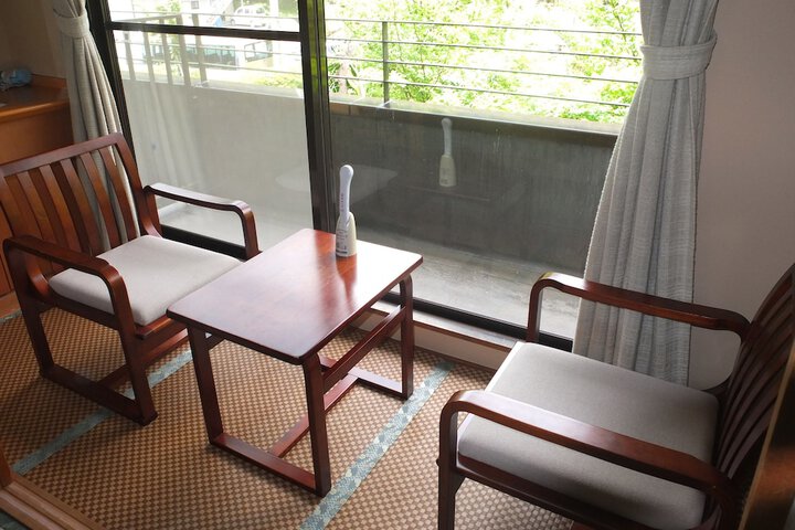Room 13 of 82