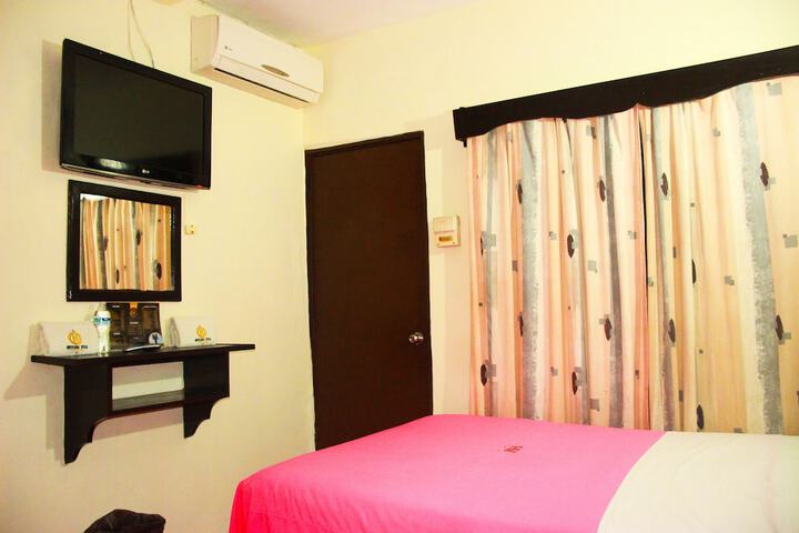 Room 4 of 8