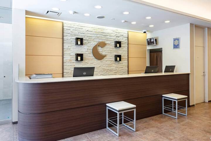 Entrance & Lobby