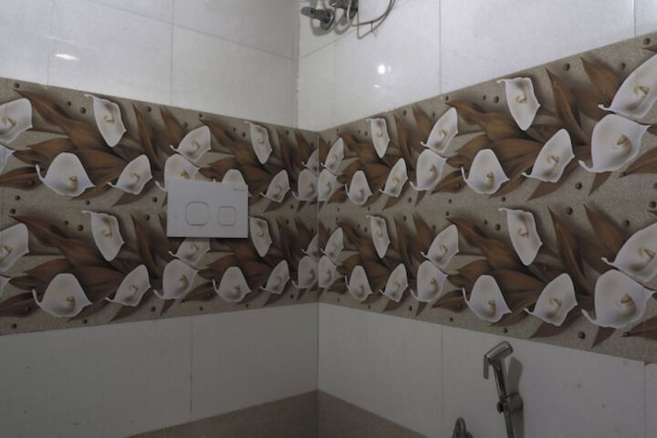 Room 8 of 16