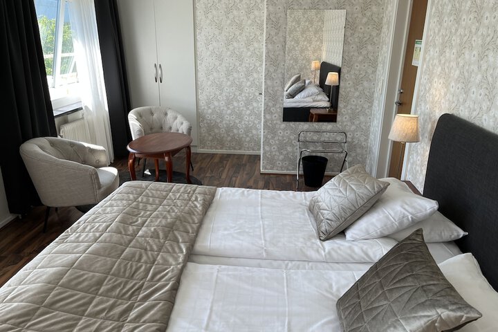 Room 33 of 91