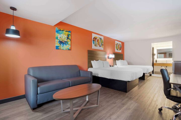 2 Queen Beds Microwave and Refrigerator WiFi Continental Breakfast (6 of 21)