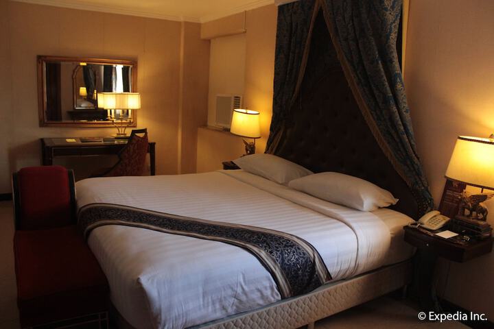 Room 13 of 77