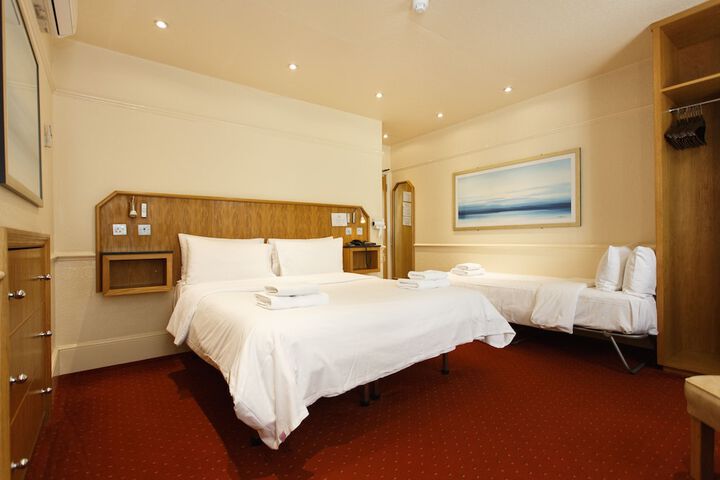 Room 10 of 31
