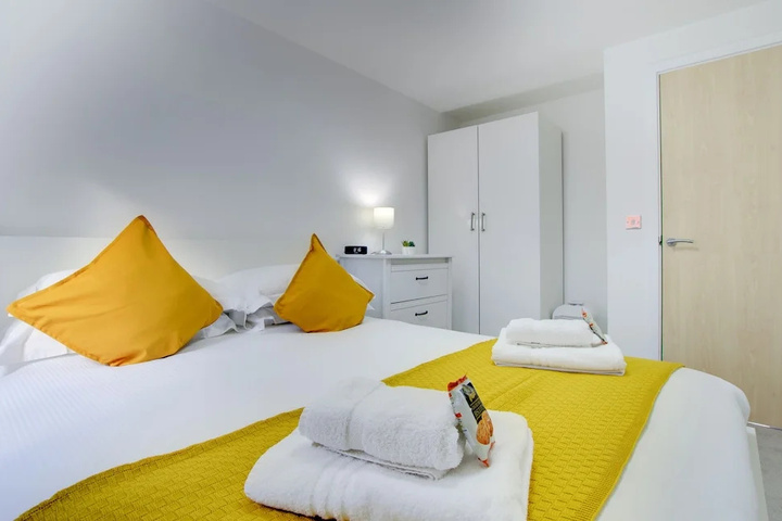 Room 5 of 10