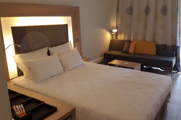 Room 3 of 32
