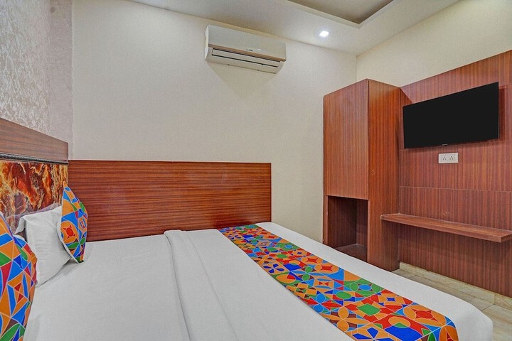 Room 14 of 27