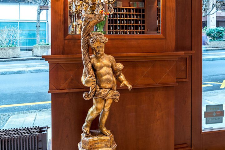 Entrance & Lobby
