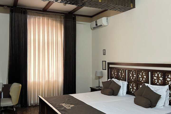 Room 28 of 86