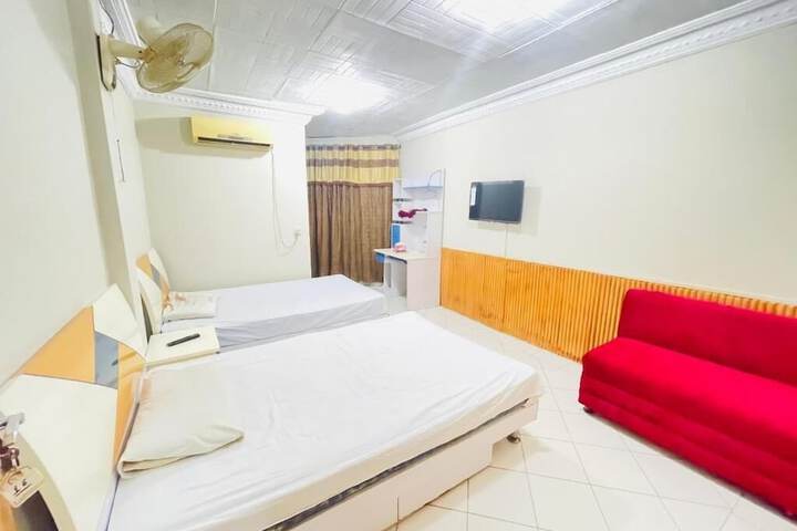 Room 10 of 25