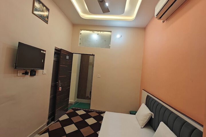 Room 18 of 27