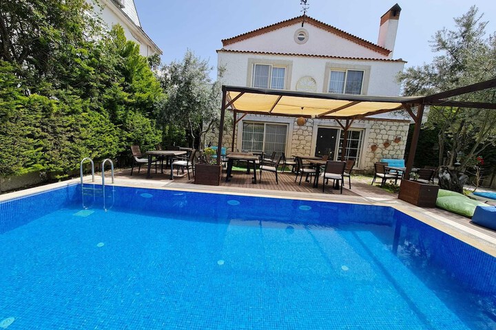 Pool 107 of 137