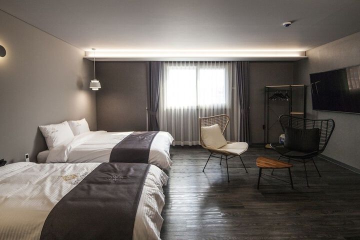 Room 15 of 107