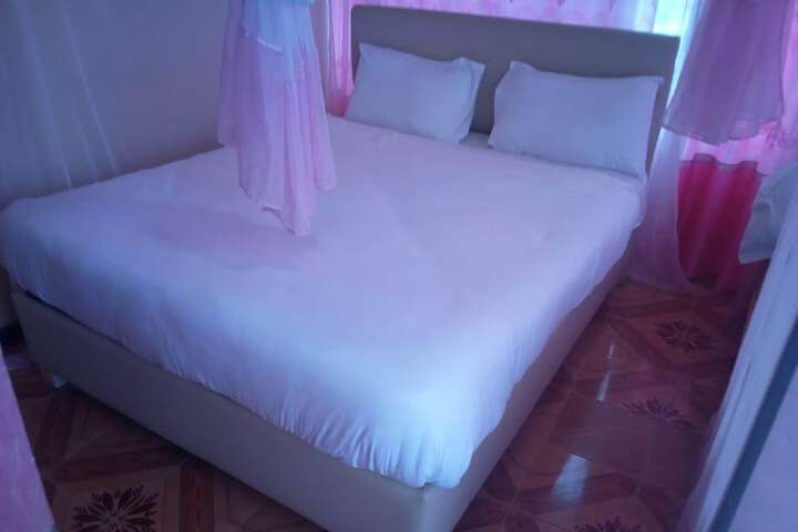 Room 27 of 73