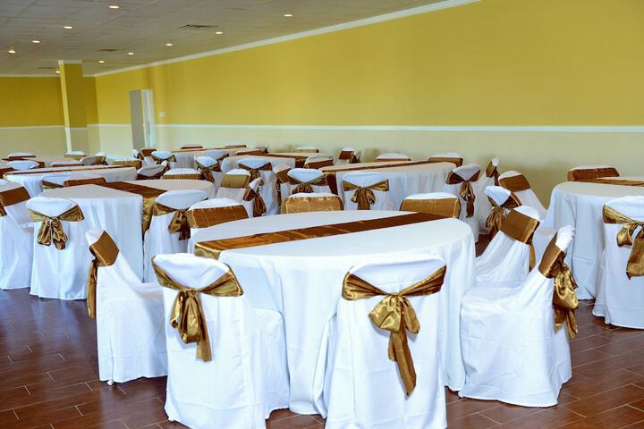 Ballroom/Hall 12 of 18