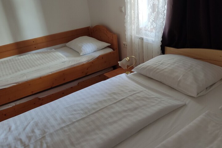 Room 44 of 188