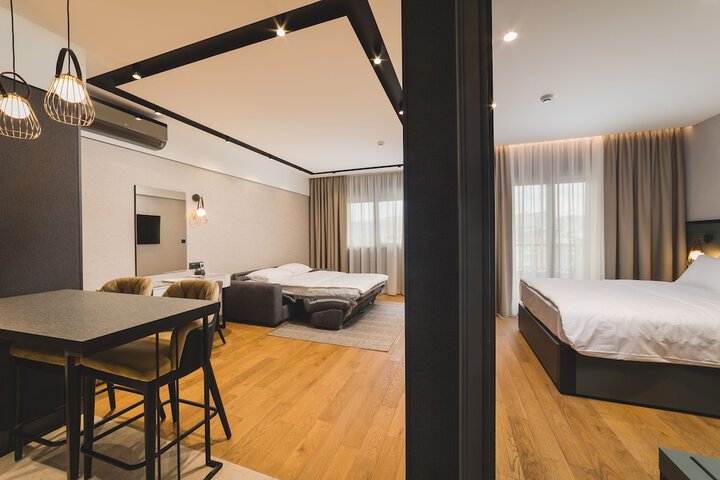 Room 4 of 42