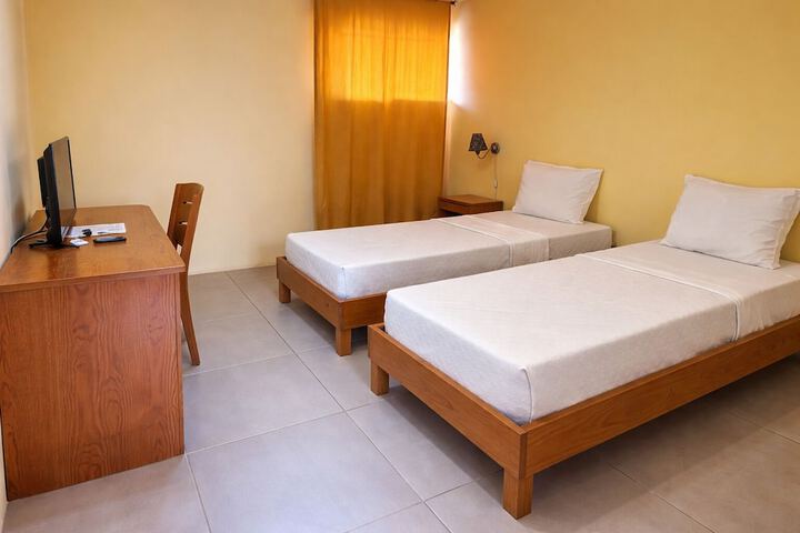 Room 6 of 18