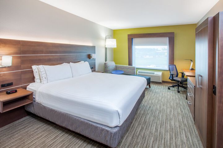 Standard | King Bed (1 of 14)