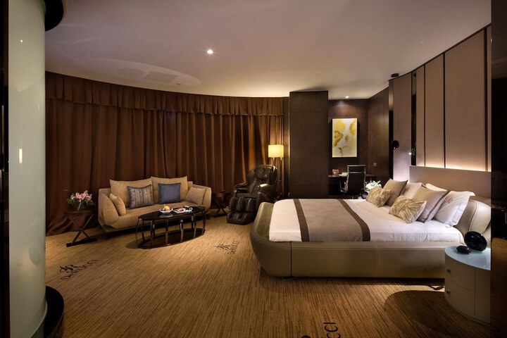 Room 14 of 63