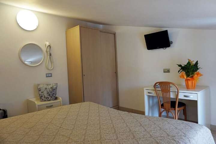 Room 15 of 16