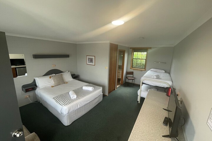 Room 2 of 19