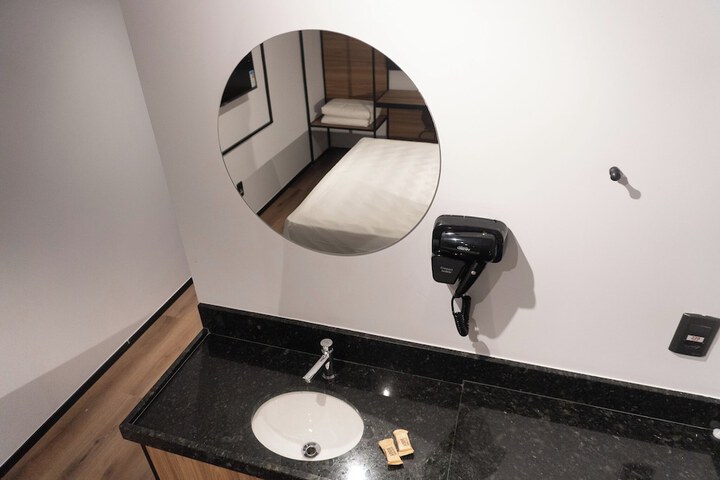 Room 48 of 122
