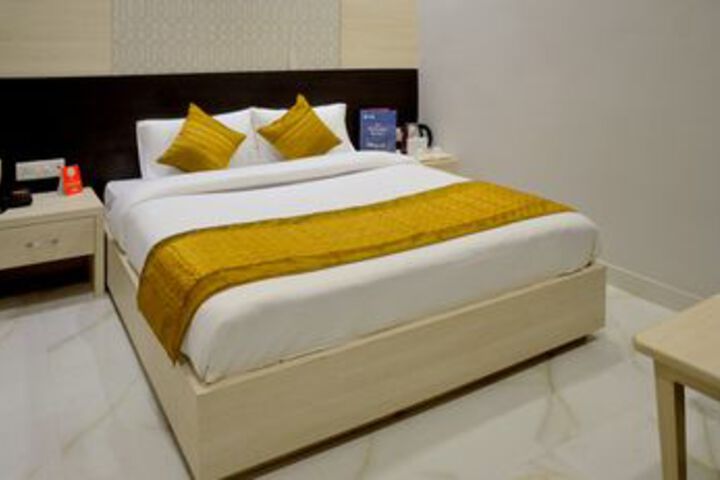 Oyo 7044 Hotel Megha