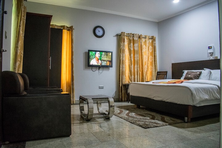 Room 17 of 32