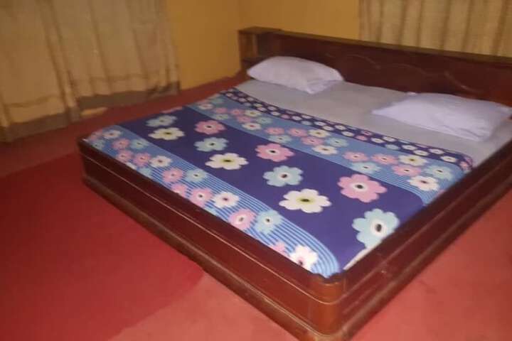 Room 4 of 16