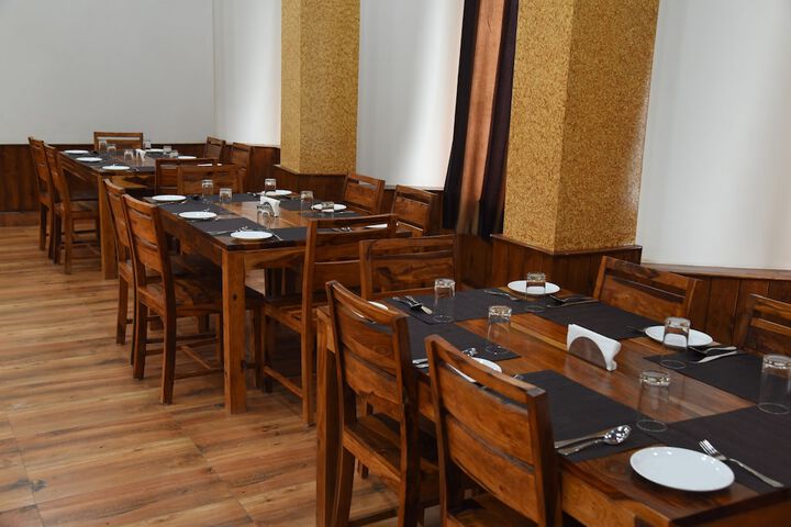 Dining 46 of 76