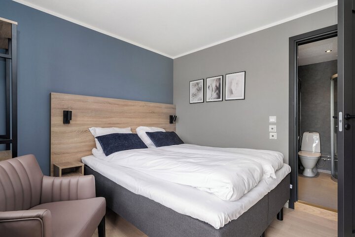 Room 6 of 17