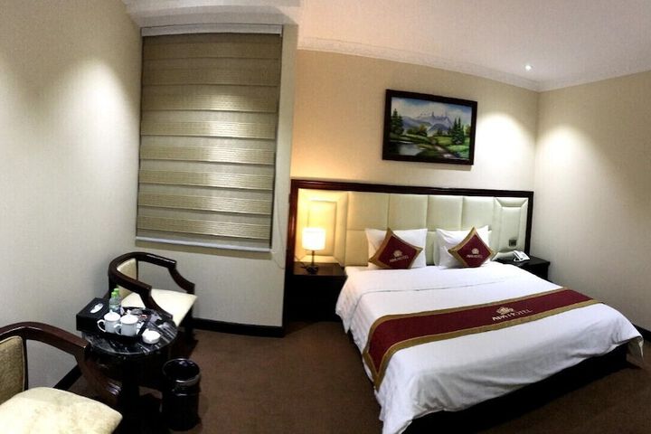 Room 8 of 17