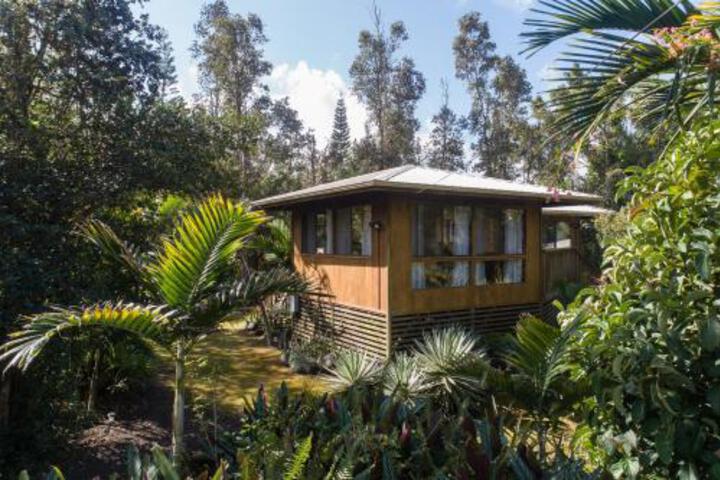Peace of Paradise 1 Bedroom Cabin by RedAwning in Kea'au, HI