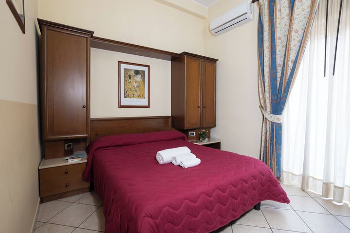 Room 8 of 40
