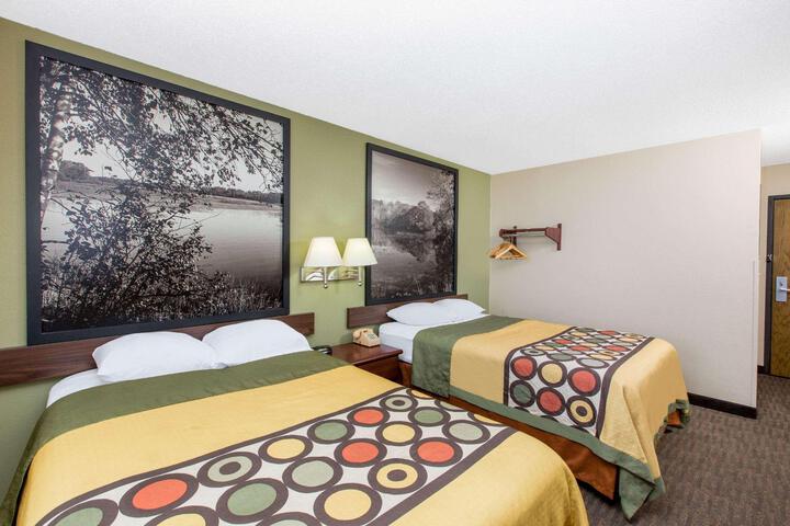 2 Double Beds (3 of 8)