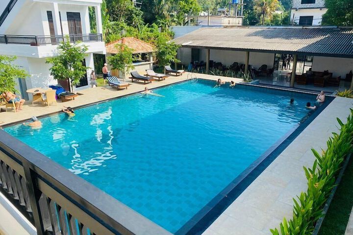 Pool 19 of 30