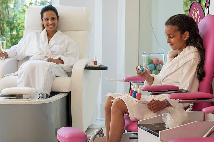 Nail salon