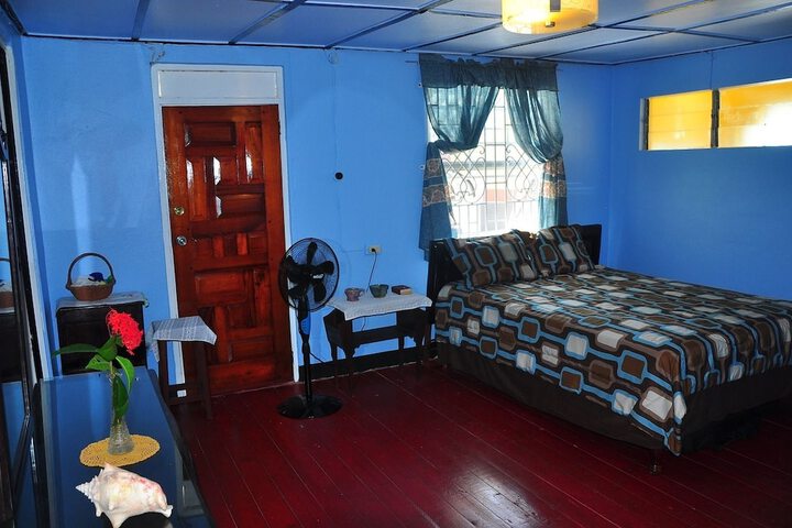 Room 8 of 10
