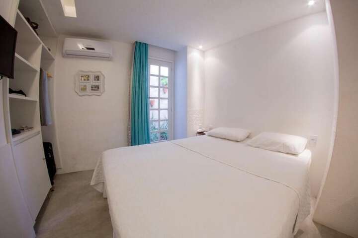 Room 9 of 27