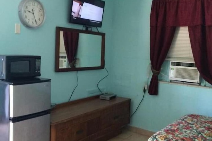 Room 6 of 30