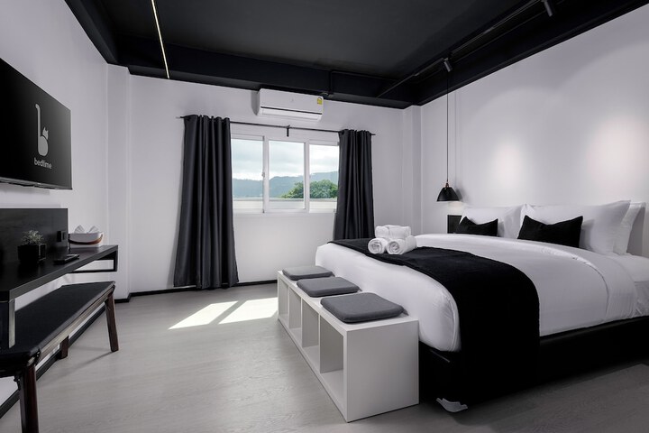 Room 4 of 56