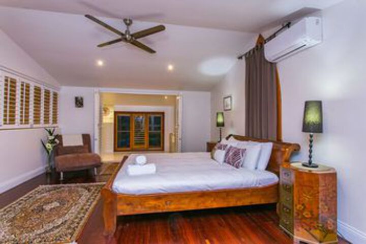 Room 9 of 21