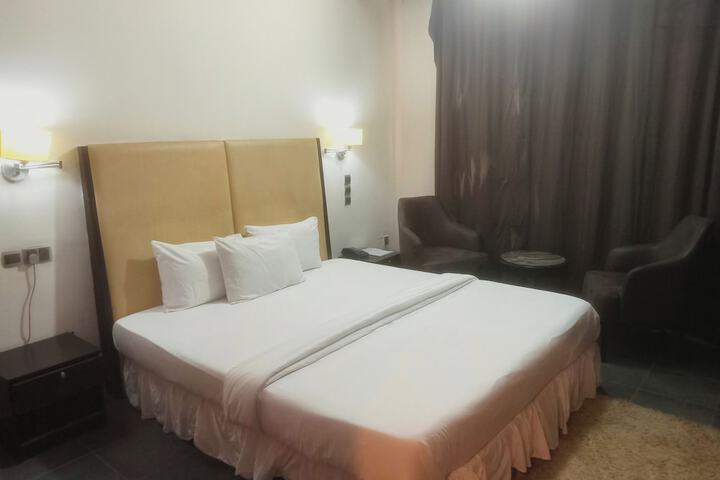 Room 4 of 17