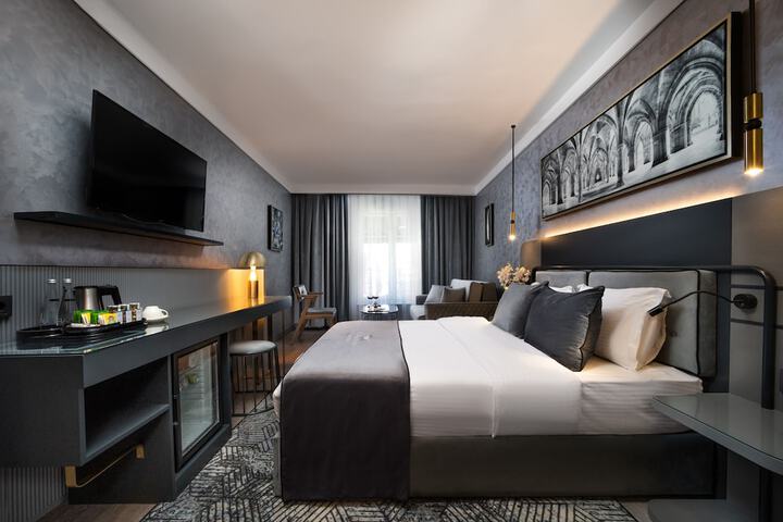 Room 8 of 52