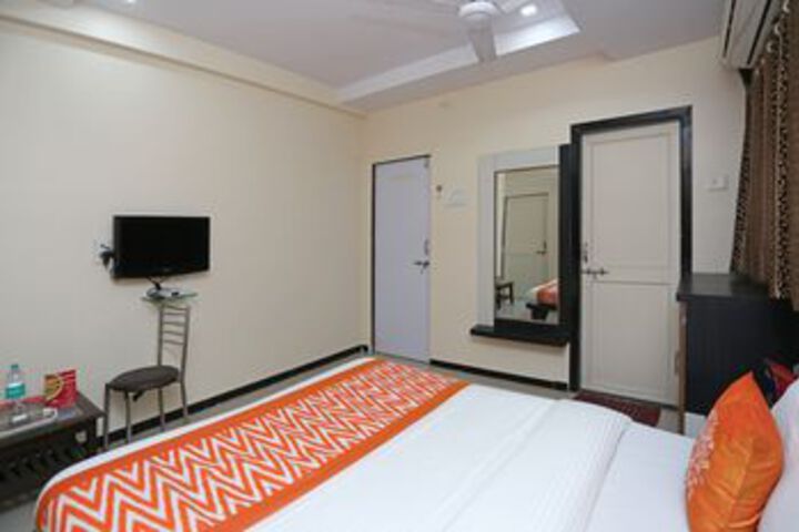 Room 6 of 23