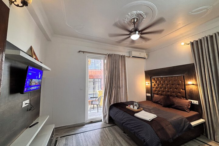 Room 6 of 28