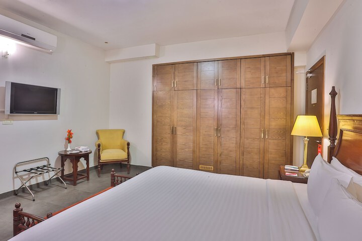 Room 18 of 43