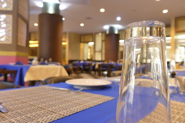 Dining 13 of 27