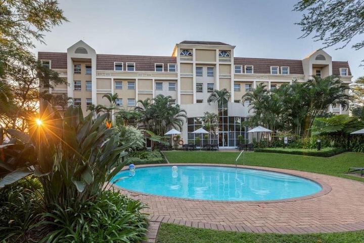 Pool Hotel